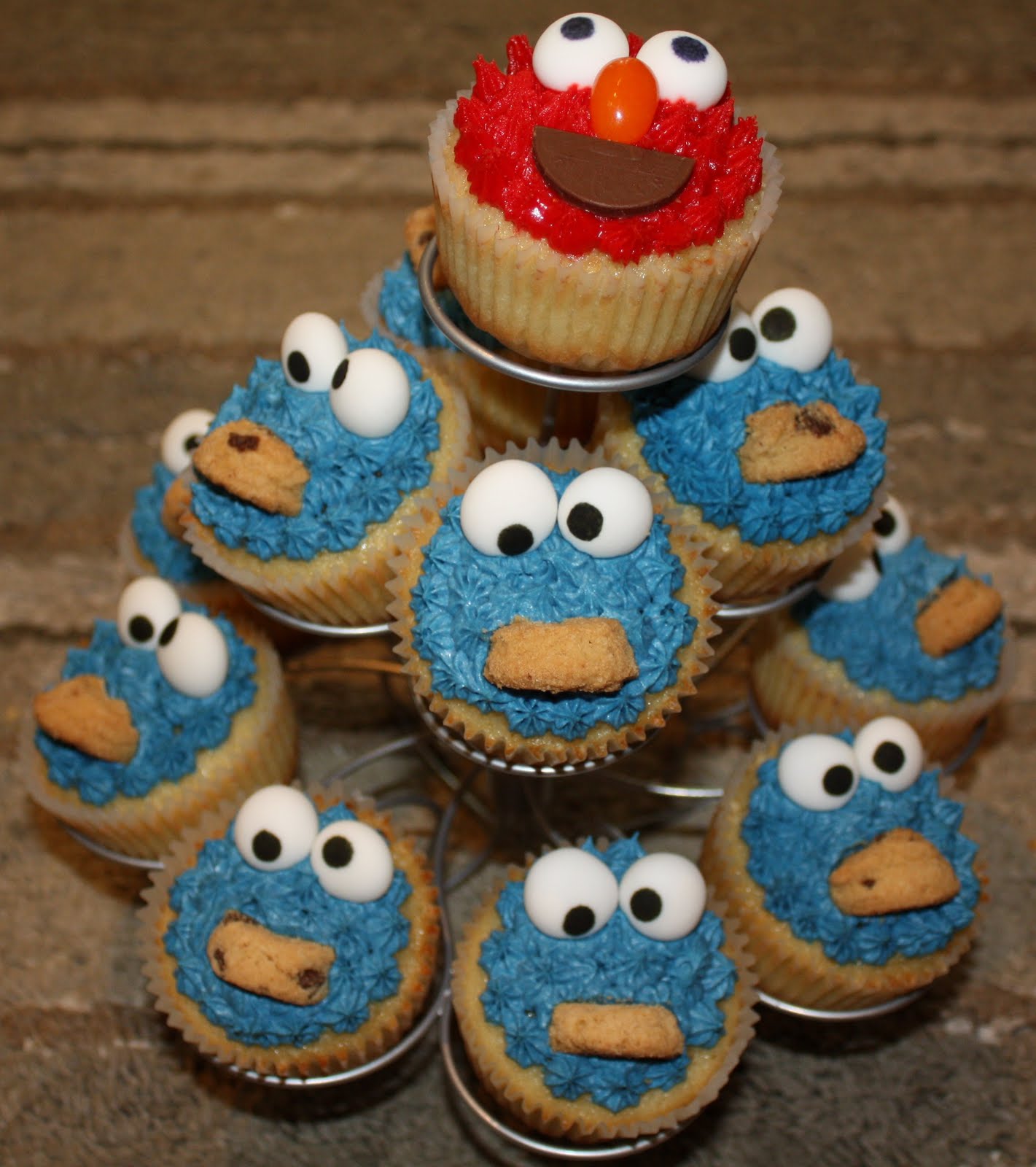 Cookie Monster And Elmo Cupcakes