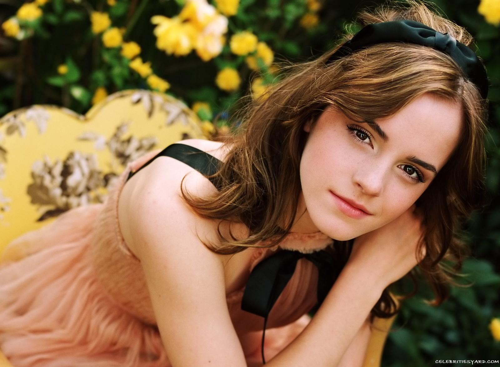 Emma Watson Burberry Wallpaper