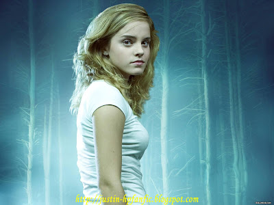 Emma Watson Wallpaper In Harry Potter